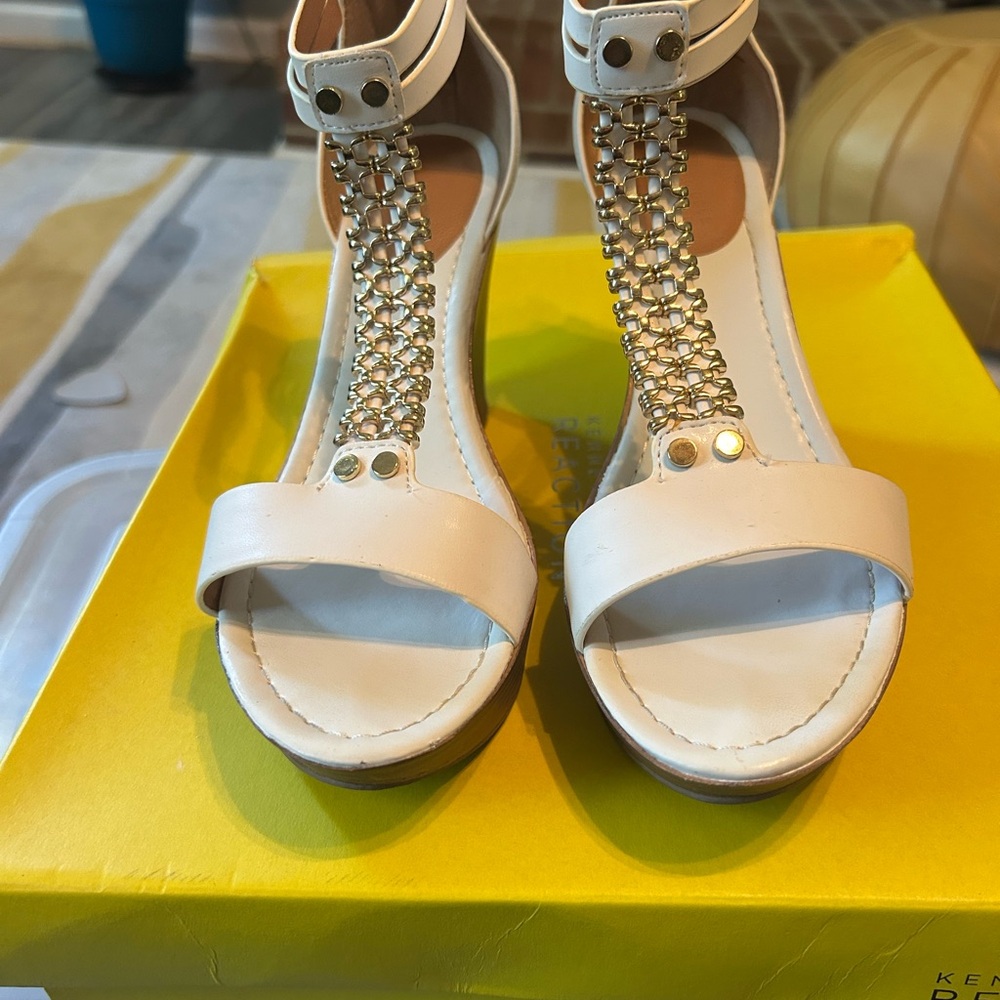 Reaction Kenneth Cole Cream and Gold Gladiator Sandals